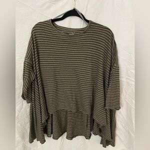 Free People. We the Free. “Circle in the Sands” 3/4 sleeve tee. Size xs/s.